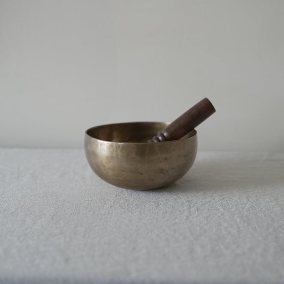 HANDMADE TIBETAN SINGING BOWLS - B - Picture 1 of 6